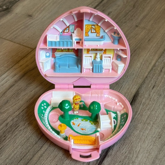 Vintage Polly Pocket country cottage with doll - Picture 4 of 9